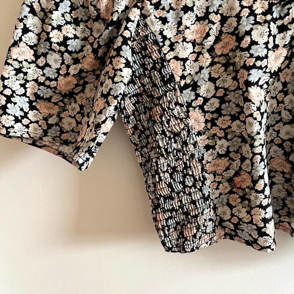 Levi's Louise Smocked Crop Top in Vanessa Floral Obsidian - Size S - Picture 6 of 12